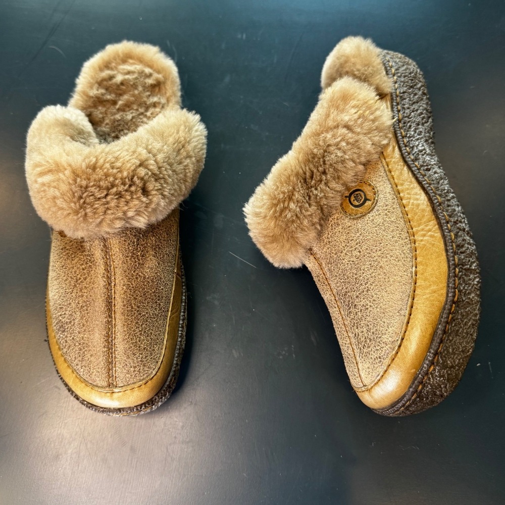 Born Handcrafted Women 7 Tan Beige Leather Shearling Lined Clog Mules Platform